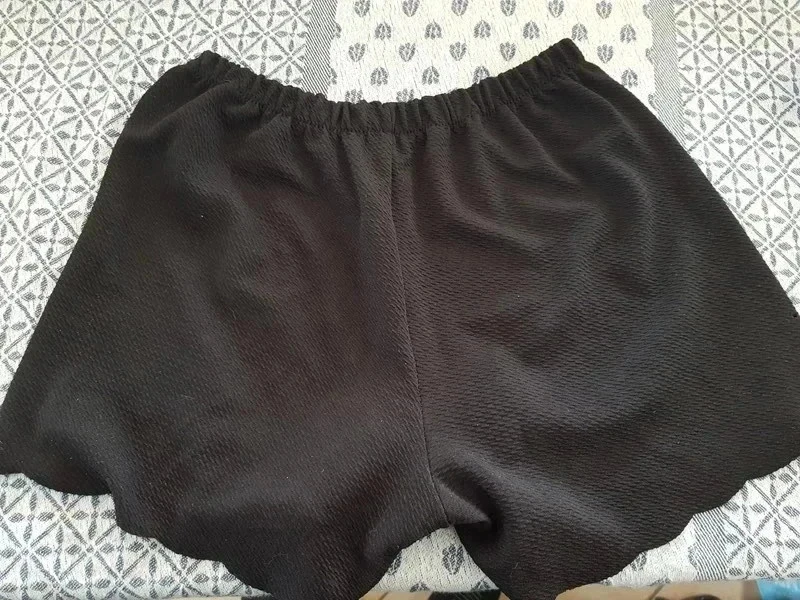 New black shorts with cut-out at the bottom – photo 4